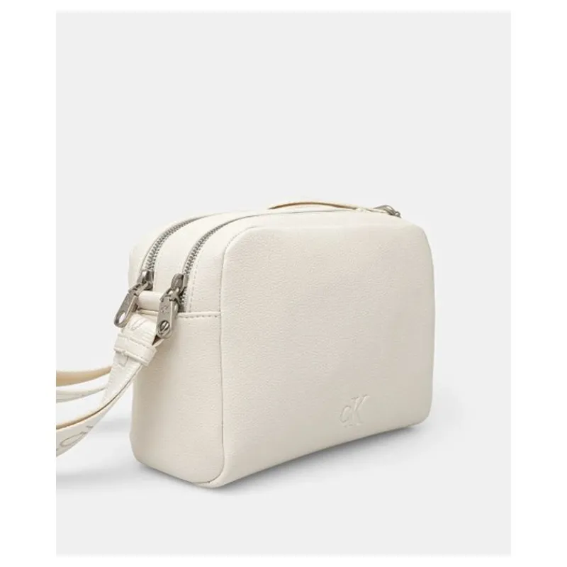 borsa_a_tracolla_in_ecope_6.webp BORSA A TRACOLLA IN ECOPELLE MARTELLATA CALVIN KLEIN- Accessori
