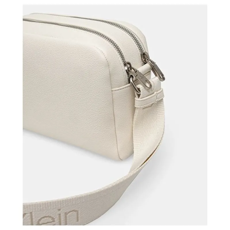 borsa_a_tracolla_in_ecope_7.webp BORSA A TRACOLLA IN ECOPELLE MARTELLATA CALVIN KLEIN- Accessori