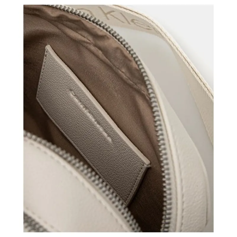 borsa_a_tracolla_in_ecope_8.webp BORSA A TRACOLLA IN ECOPELLE MARTELLATA CALVIN KLEIN- Accessori