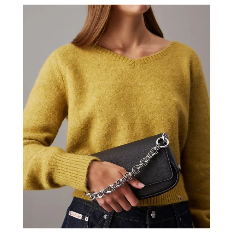 borsetta_con_catena_calvi_2.webp BORSETTA CON CATENA CALVIN KLEIN- Accessori