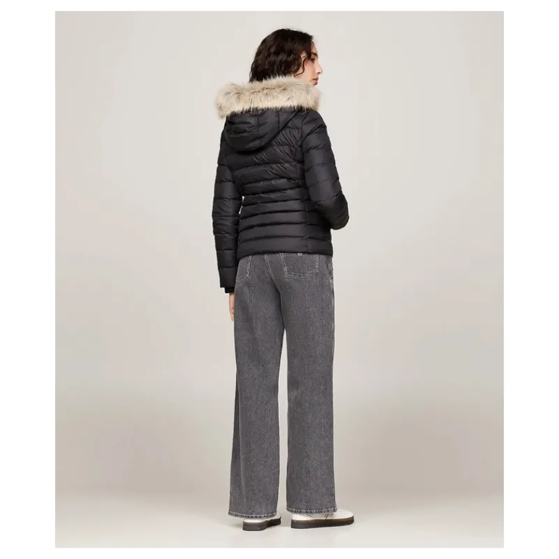 piumino_aderente_con_fini_3.webp PIUMINO ADERENTE CON FINITURA SUL CAPPUCCIO TOMMY JEANS- Capi Spalla