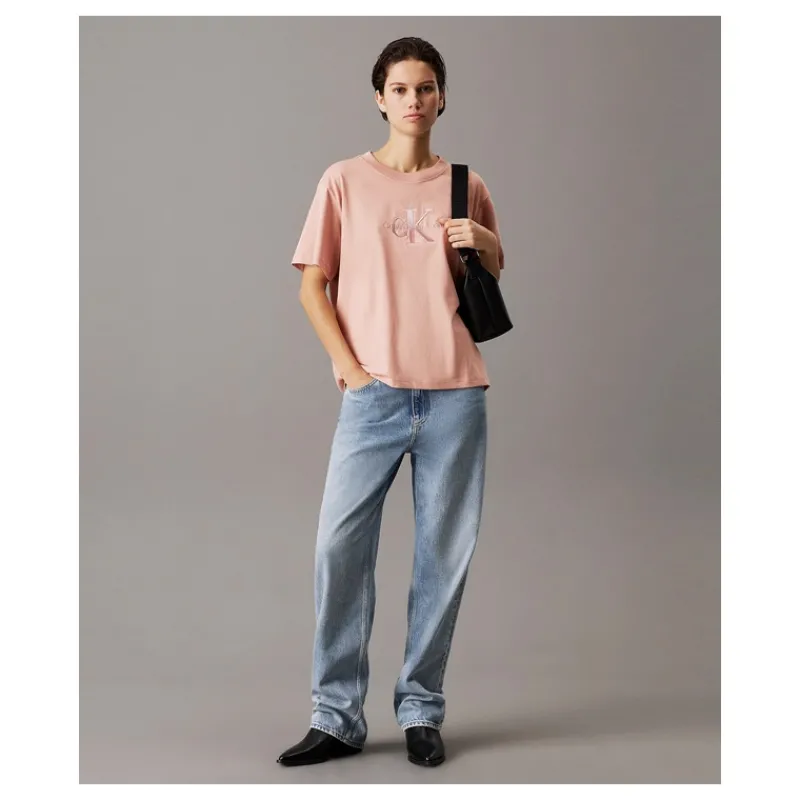 tshirt_con_monogramma_dal_11.webp T-SHIRT CON MONOGRAMMA DAL TAGLIO RELAXED CALVIN KLEIN- T-shirt & Top