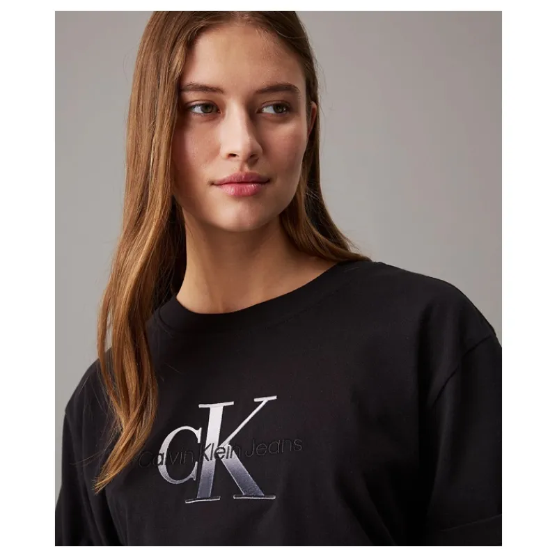 tshirt_con_monogramma_dal_6.webp T-SHIRT CON MONOGRAMMA DAL TAGLIO RELAXED CALVIN KLEIN- T-shirt & Top