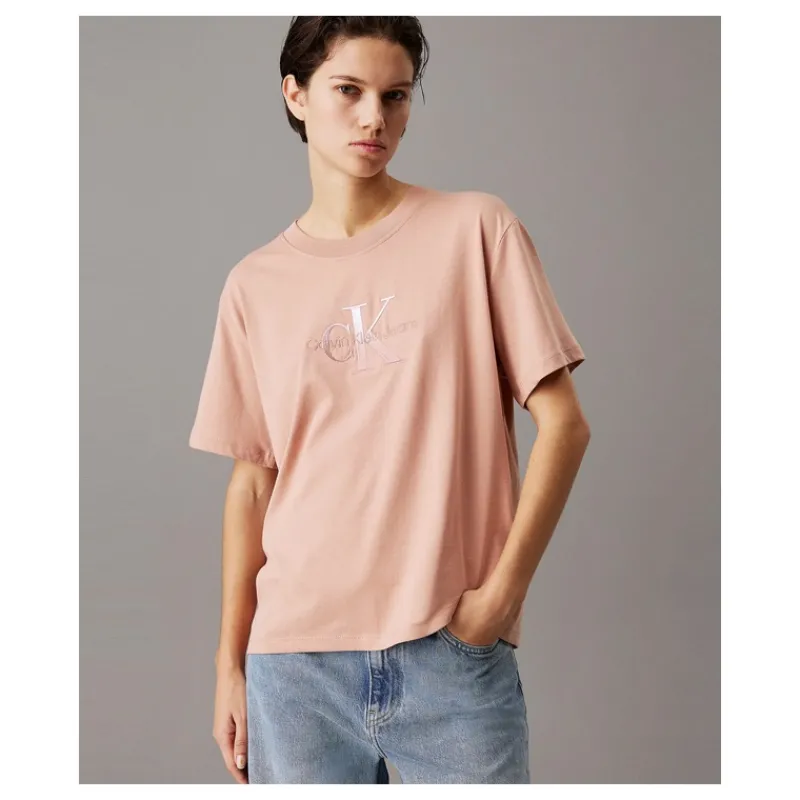 tshirt_con_monogramma_dal_9.webp T-SHIRT CON MONOGRAMMA DAL TAGLIO RELAXED CALVIN KLEIN- T-shirt & Top