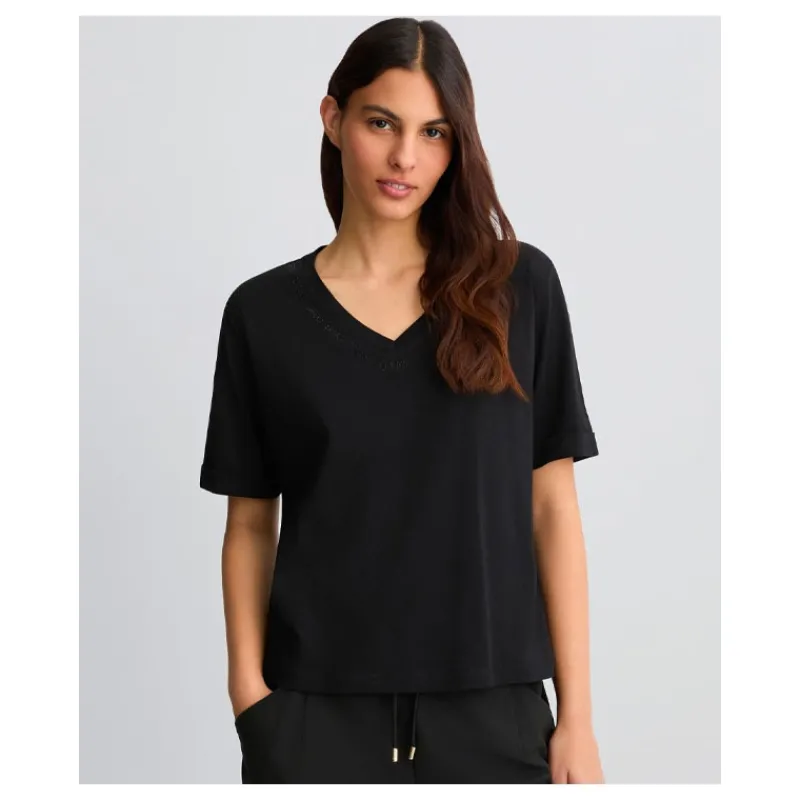 tshirt_con_scollo_a_v_e_s_7.webp T-SHIRT CON SCOLLO A V E STRASS LIU°JO- T-shirt & Top
