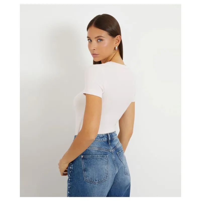 tshirt_logo_piccolo_trian_6.webp T-SHIRT LOGO PICCOLO TRIANGOLO GUESS- T-shirt & Top