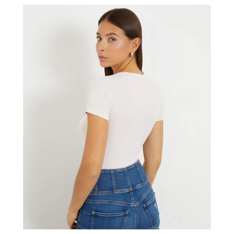 tshirt_scollo_a_v_logo_pi_2.webp T-SHIRT SCOLLO A V LOGO PICCOLO GUESS- T-shirt & Top