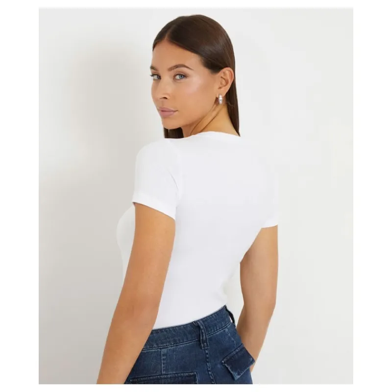tshirt_scollo_a_v_logo_pi_6.webp T-SHIRT SCOLLO A V LOGO PICCOLO GUESS- T-shirt & Top